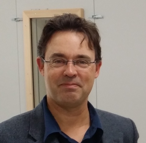 Ian M Thornton